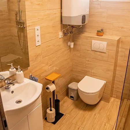 Belezug-lak Vendeghaz Holiday home *
